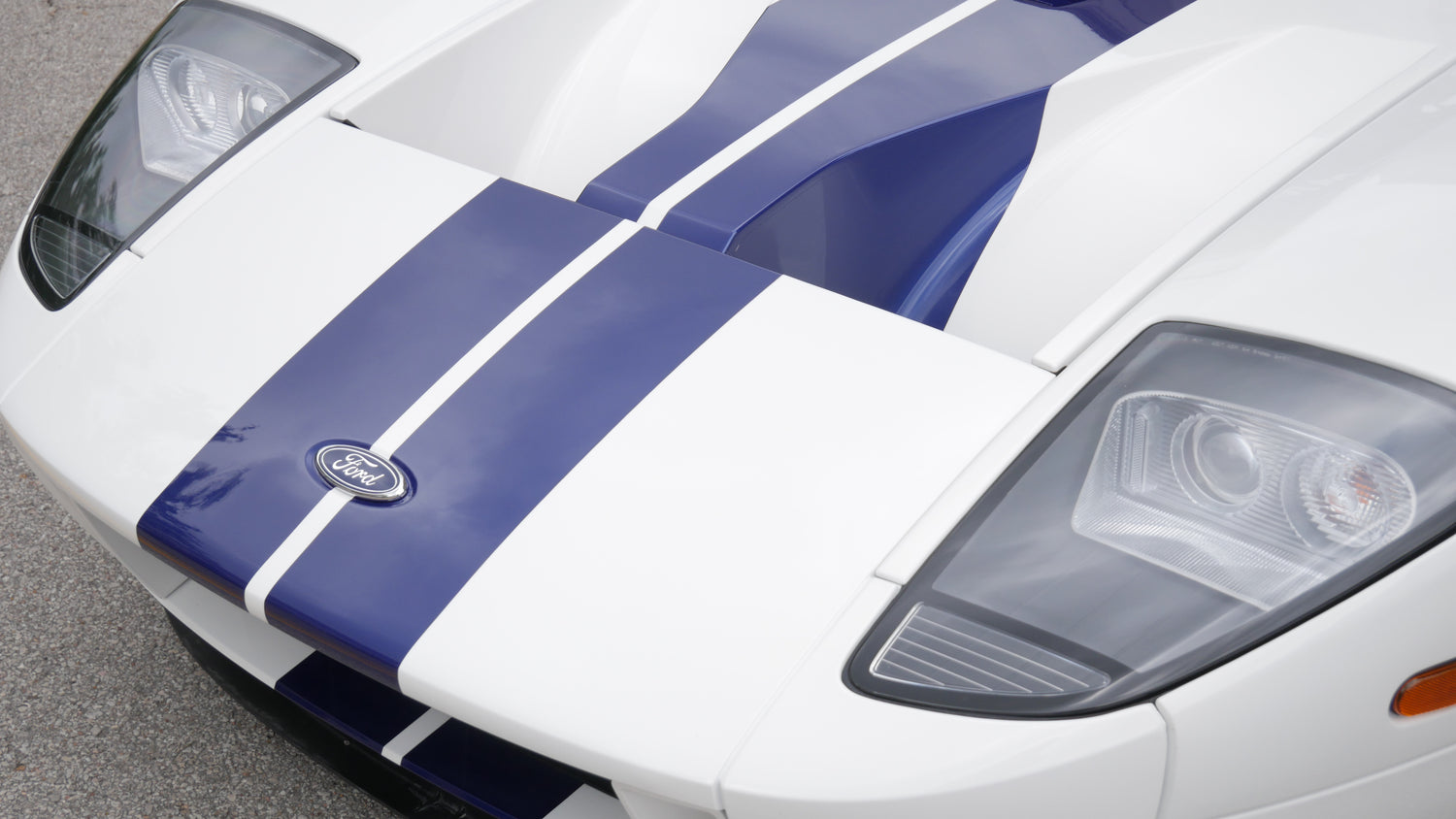 Close-up-Ford-GT-Spec-Coffee
